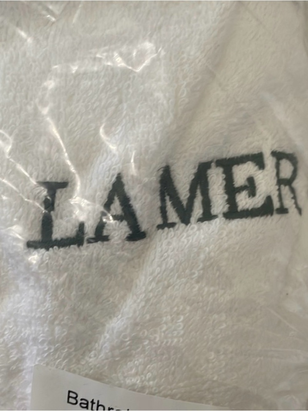 La Mer White Luxury Plush Robe with Embroidered Logo. - Picture 5 of 6